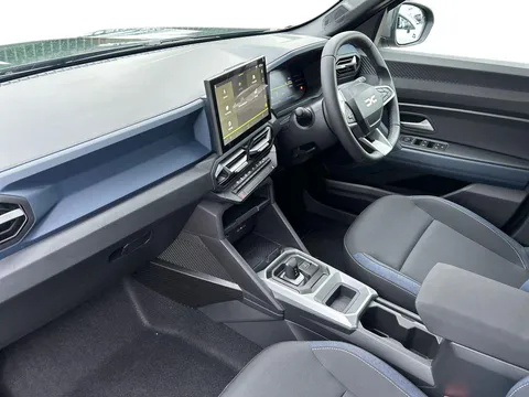 DL75UOE Dacia Duster 1.6 Hybrid 140 Journey 5dr Auto Thumbnail #4