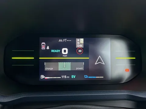 DL75UOE Dacia Duster 1.6 Hybrid 140 Journey 5dr Auto Thumbnail #12