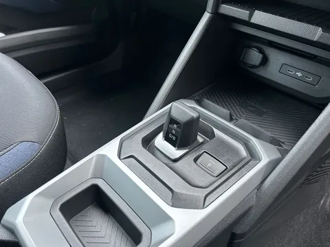 DL75UOE Dacia Duster 1.6 Hybrid 140 Journey 5dr Auto Thumbnail #13