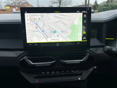 DL75UOE Dacia Duster 1.6 Hybrid 140 Journey 5dr Auto Thumbnail #14