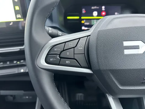 DL75UOE Dacia Duster 1.6 Hybrid 140 Journey 5dr Auto Thumbnail #15