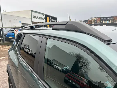 DL75UOE Dacia Duster 1.6 Hybrid 140 Journey 5dr Auto Thumbnail #28