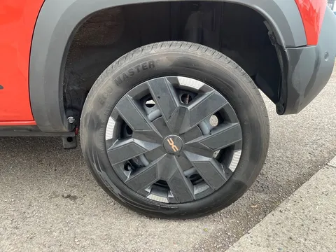 BF74MVA Dacia Spring 27kWh Extreme 65 48kW 5dr Auto Thumbnail #32