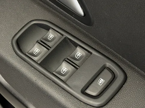 19 of 32 for Dacia Duster 1.6 SCe Comfort 5dr