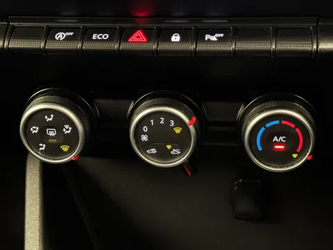 26 of 32 for Dacia Duster 1.6 SCe Comfort 5dr