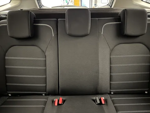 DL22GWJ Dacia Duster 1.3 TCe 130 Prestige 5dr Thumbnail #16