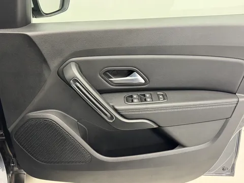 DL22GWJ Dacia Duster 1.3 TCe 130 Prestige 5dr Thumbnail #18