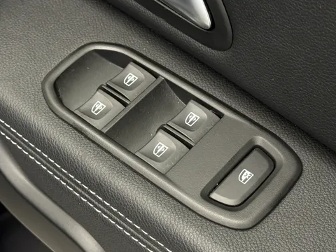 DL22GWJ Dacia Duster 1.3 TCe 130 Prestige 5dr Thumbnail #19