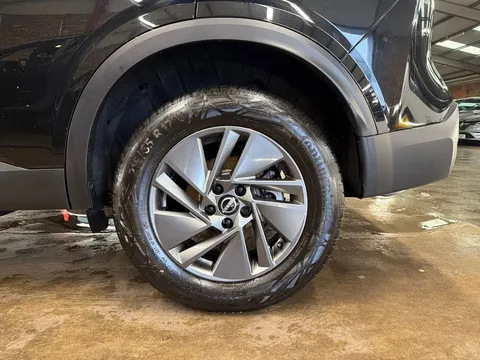 OX74FZW Nissan Qashqai 1.3 DiG-T MH Acenta Premium 5dr Thumbnail #9