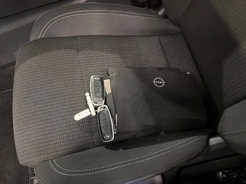 OX74FZW Nissan Qashqai 1.3 DiG-T MH Acenta Premium 5dr Thumbnail #21