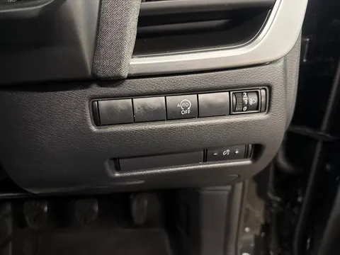 OX74FZW Nissan Qashqai 1.3 DiG-T MH Acenta Premium 5dr Thumbnail #23