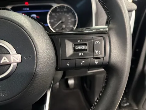 OX74FZW Nissan Qashqai 1.3 DiG-T MH Acenta Premium 5dr Thumbnail #24