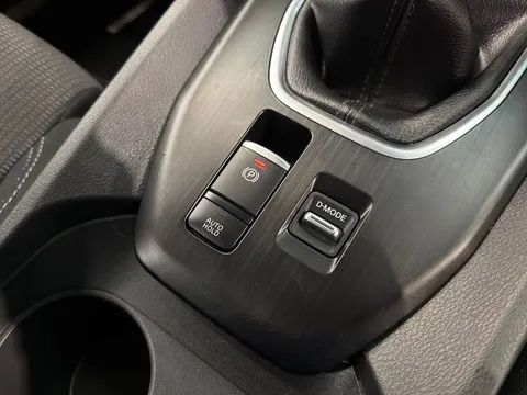 OX74FZW Nissan Qashqai 1.3 DiG-T MH Acenta Premium 5dr Thumbnail #25