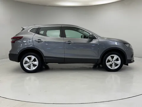 9 of 36 for Nissan Qashqai 1.3 DiG-T Acenta Premium 5dr