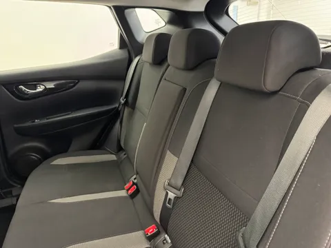 11 of 36 for Nissan Qashqai 1.3 DiG-T Acenta Premium 5dr