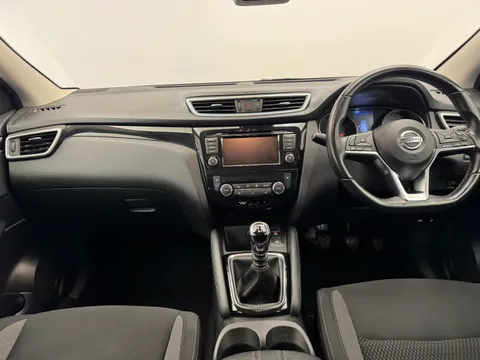 12 of 36 for Nissan Qashqai 1.3 DiG-T Acenta Premium 5dr