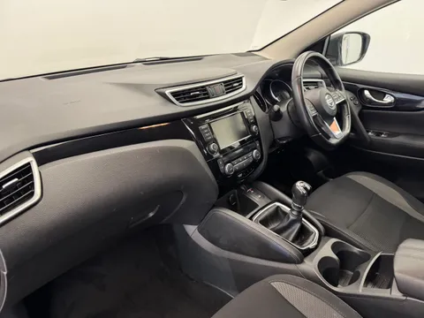 13 of 36 for Nissan Qashqai 1.3 DiG-T Acenta Premium 5dr