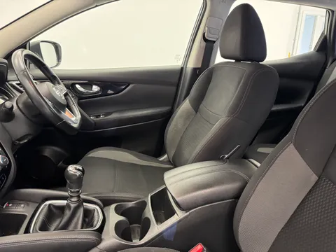 14 of 36 for Nissan Qashqai 1.3 DiG-T Acenta Premium 5dr