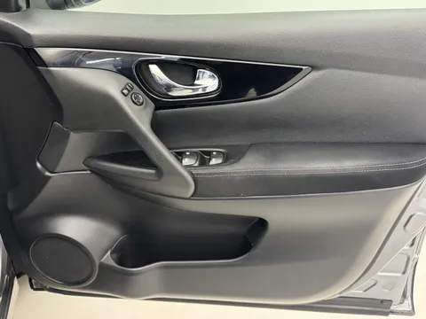 20 of 36 for Nissan Qashqai 1.3 DiG-T Acenta Premium 5dr