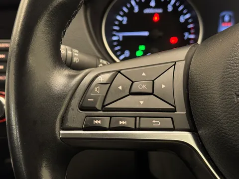 23 of 36 for Nissan Qashqai 1.3 DiG-T Acenta Premium 5dr