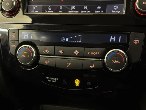 28 of 36 for Nissan Qashqai 1.3 DiG-T Acenta Premium 5dr