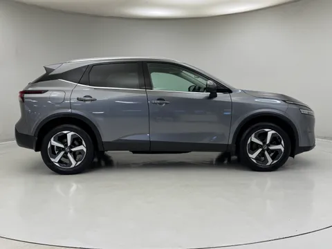 DL21BGF Nissan Qashqai 1.3 DiG-T MH Premiere Edition 5dr Thumbnail #12