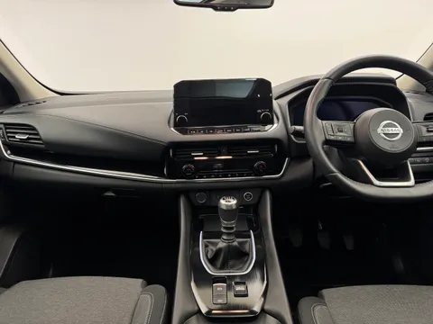 DL21BGF Nissan Qashqai 1.3 DiG-T MH Premiere Edition 5dr Thumbnail #4