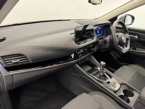 DL21BGF Nissan Qashqai 1.3 DiG-T MH Premiere Edition 5dr Thumbnail #14