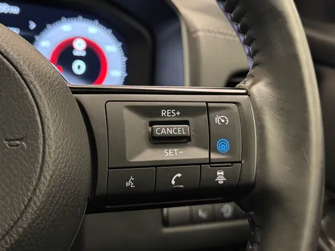 DL21BGF Nissan Qashqai 1.3 DiG-T MH Premiere Edition 5dr Thumbnail #25