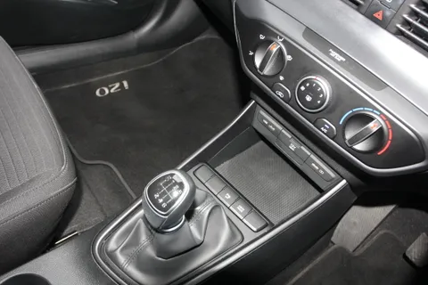 DG21RZA Hyundai i20 1.0T GDi 48V MHD SE Connect 5dr Thumbnail #23