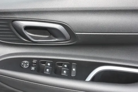 EA25YWT Hyundai i20 1.0T GDi Premium 5dr Thumbnail #18