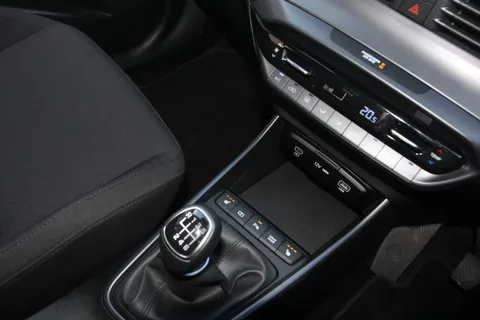 EA25YWT Hyundai i20 1.0T GDi Premium 5dr Thumbnail #26