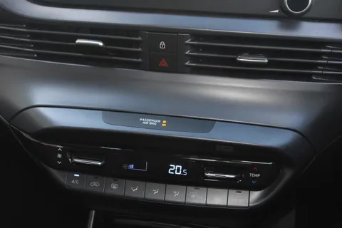 EA25YWT Hyundai i20 1.0T GDi Premium 5dr Thumbnail #29