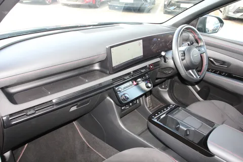 EA74DJV Hyundai Tucson 1.6T Plug-in Hybrid N Line S 5dr 4WD Auto Thumbnail #14