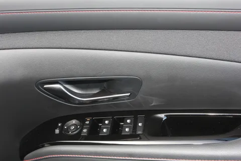 EA74DJV Hyundai Tucson 1.6T Plug-in Hybrid N Line S 5dr 4WD Auto Thumbnail #24