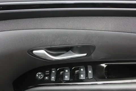 MF22VNV Hyundai Tucson 1.6 TGDi Plug-in Hybrid Ultimate 5dr 4WD Auto Thumbnail #18