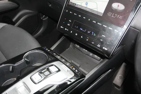 MF22VNV Hyundai Tucson 1.6 TGDi Plug-in Hybrid Ultimate 5dr 4WD Auto Thumbnail #28