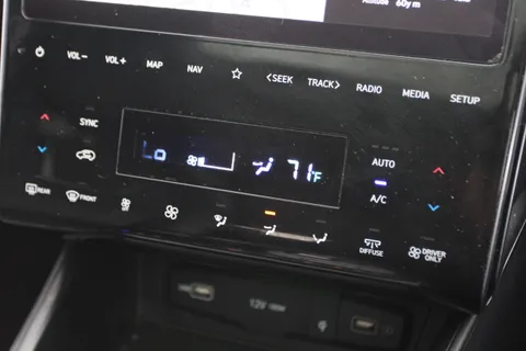 MF22VNV Hyundai Tucson 1.6 TGDi Plug-in Hybrid Ultimate 5dr 4WD Auto Thumbnail #31