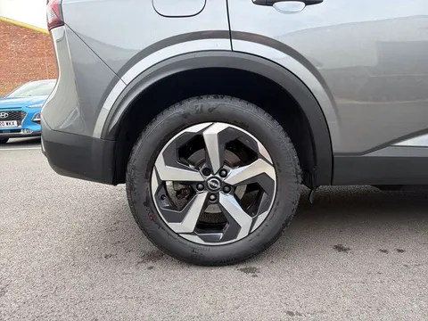 BD23KLM Nissan Qashqai 1.3 DiG-T MH 158 N-Connecta 5dr Xtronic Thumbnail #9
