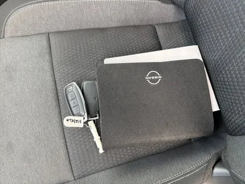 BD23KLM Nissan Qashqai 1.3 DiG-T MH 158 N-Connecta 5dr Xtronic Thumbnail #21