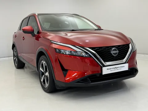 YL72ZMZ Nissan Qashqai 1.3 DiG-T MH N-Connecta [Glass Roof] 5dr Thumbnail #3