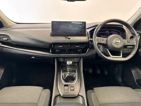 YL72ZMZ Nissan Qashqai 1.3 DiG-T MH N-Connecta [Glass Roof] 5dr Thumbnail #4