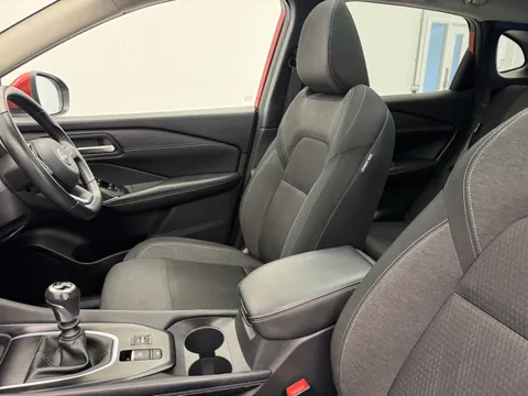 YL72ZMZ Nissan Qashqai 1.3 DiG-T MH N-Connecta [Glass Roof] 5dr Thumbnail #15