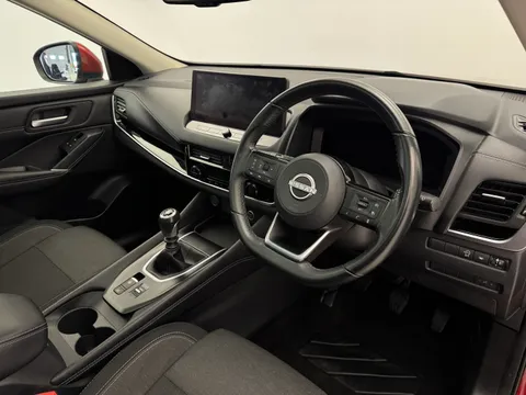 YL72ZMZ Nissan Qashqai 1.3 DiG-T MH N-Connecta [Glass Roof] 5dr Thumbnail #22