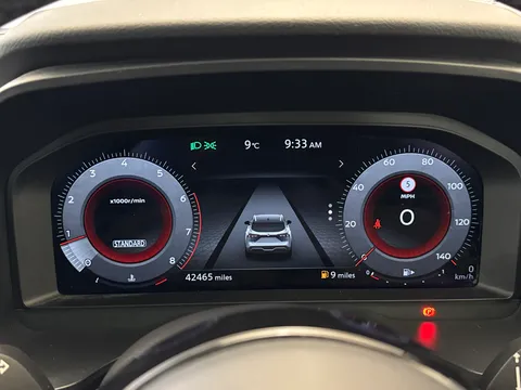 YL72ZMZ Nissan Qashqai 1.3 DiG-T MH N-Connecta [Glass Roof] 5dr Thumbnail #29