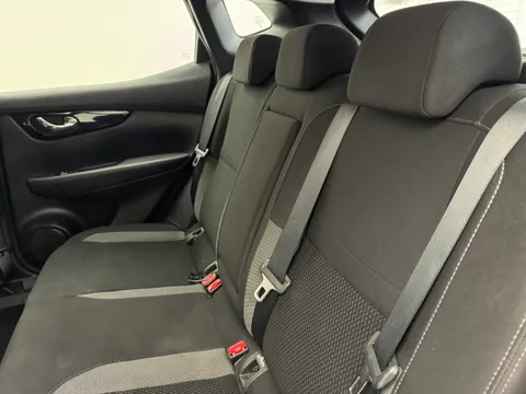 YF69VOM Nissan Qashqai 1.3 DiG-T Acenta Premium 5dr Thumbnail #12