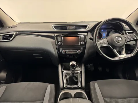 YF69VOM Nissan Qashqai 1.3 DiG-T Acenta Premium 5dr Thumbnail #3