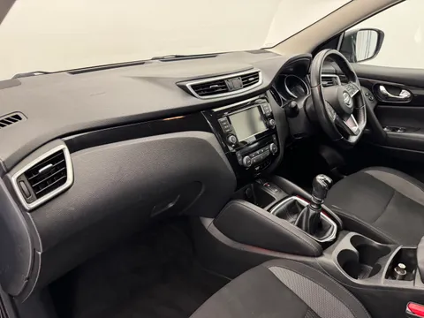 YF69VOM Nissan Qashqai 1.3 DiG-T Acenta Premium 5dr Thumbnail #13