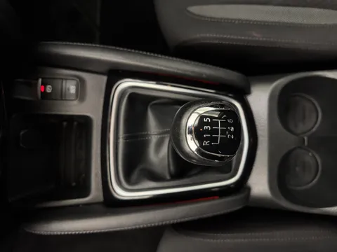 YF69VOM Nissan Qashqai 1.3 DiG-T Acenta Premium 5dr Thumbnail #16