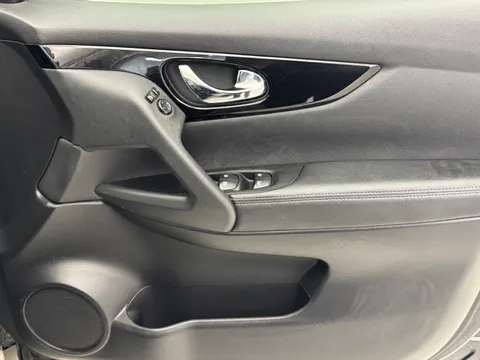 YF69VOM Nissan Qashqai 1.3 DiG-T Acenta Premium 5dr Thumbnail #19
